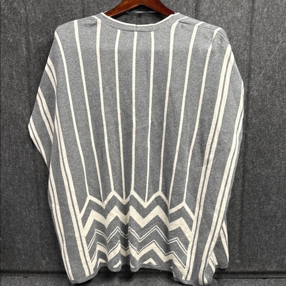 LOFT Gray and White Cardigan with Chevron Accents - Picture 4 of 4